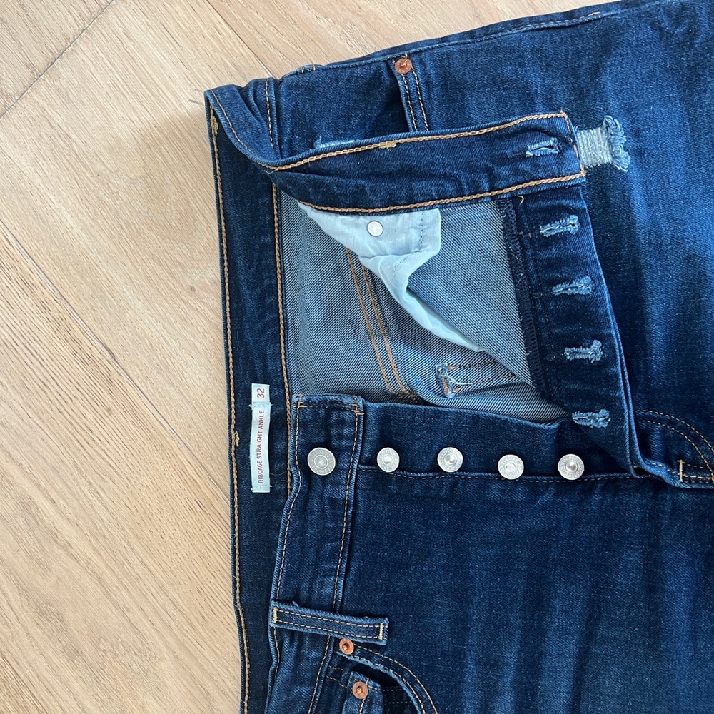 Levis Ribcage Straight Ankle - size 32 - dark wash/destroyed - Picture 2 of 3